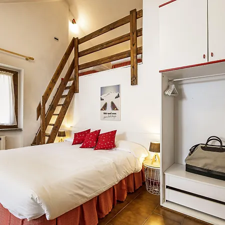 מלון Aparthotel Claviere 3*