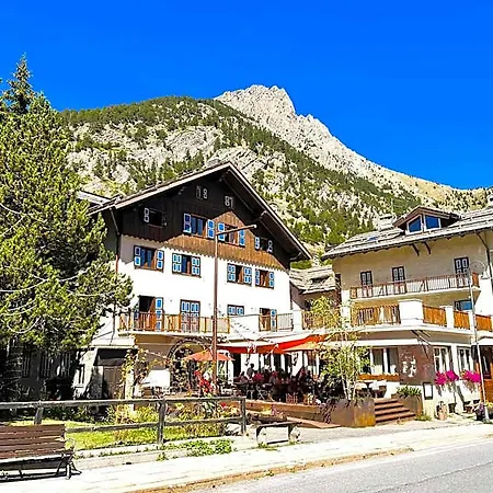 Aparthotel Claviere 3*